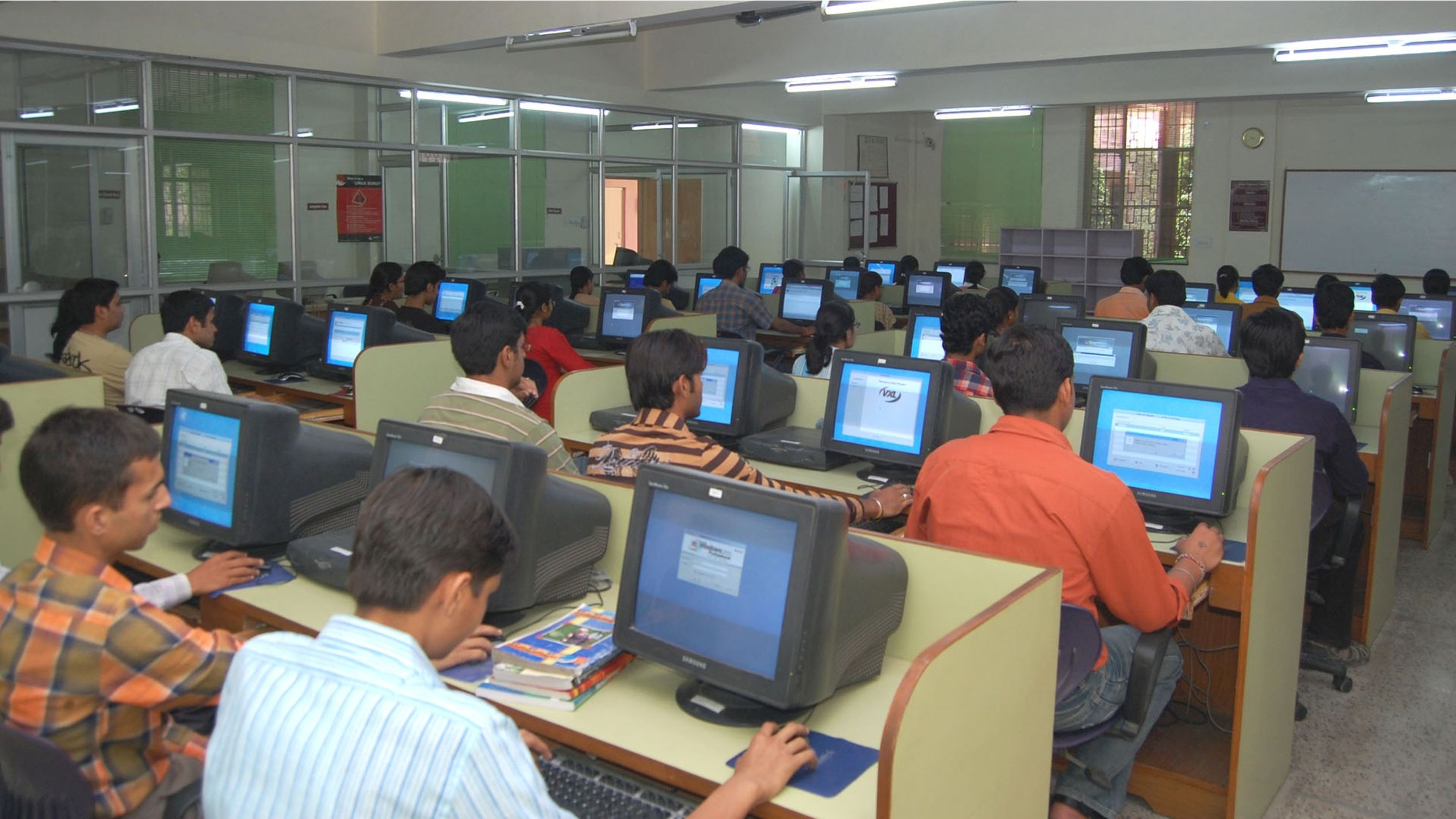 COMPUTER LAB / SMART ROOM